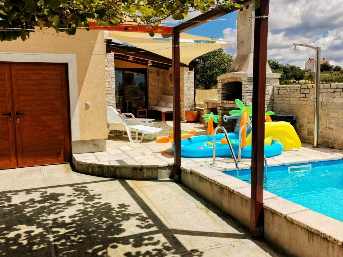 Luxury Apartment Alba With Pool Kanfanar Exterior photo